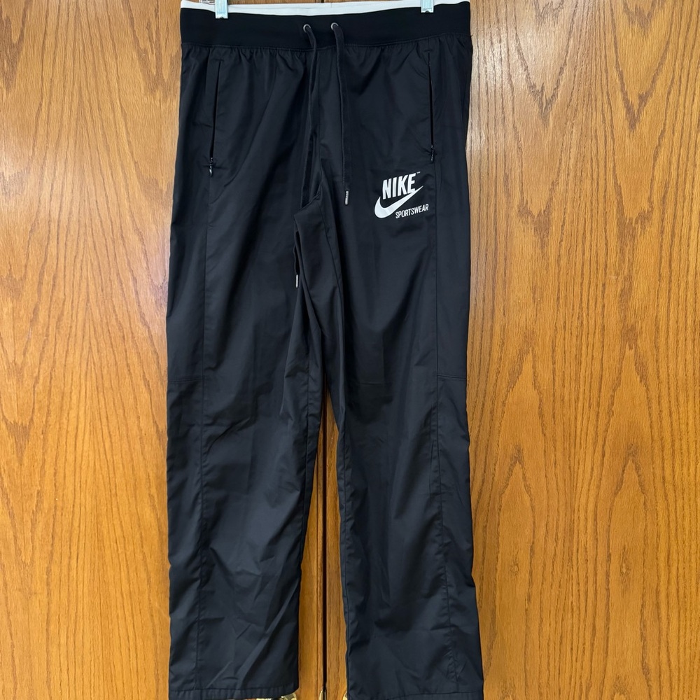 Nike Sportswear Women's Size Medium Nylon Windbreaker Active Athletic Gym Pants